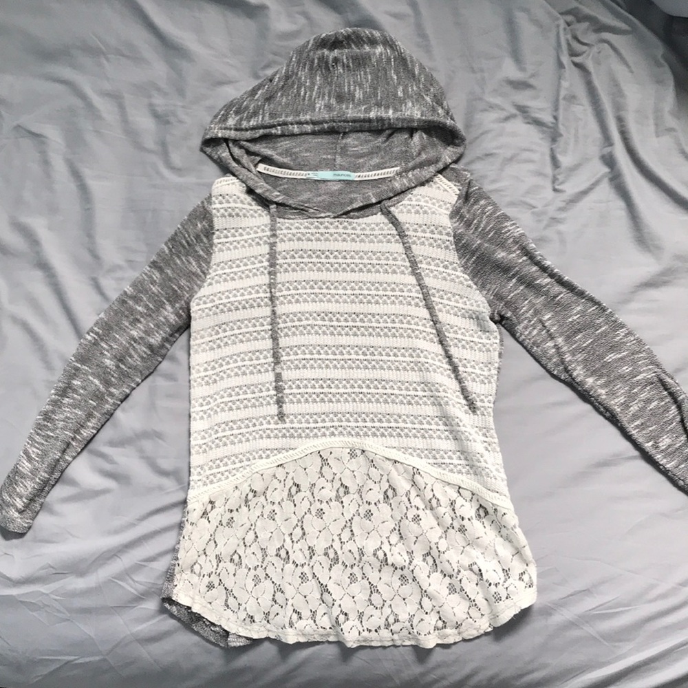 3/4 length Cream and Gray top